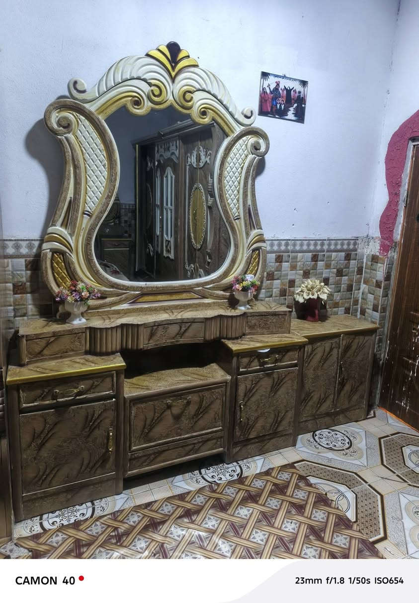 سلام عليكم غرفه نوم صاج عراقي للبيع سعر850وبيهه مجال وستفسار ***********و ***********
