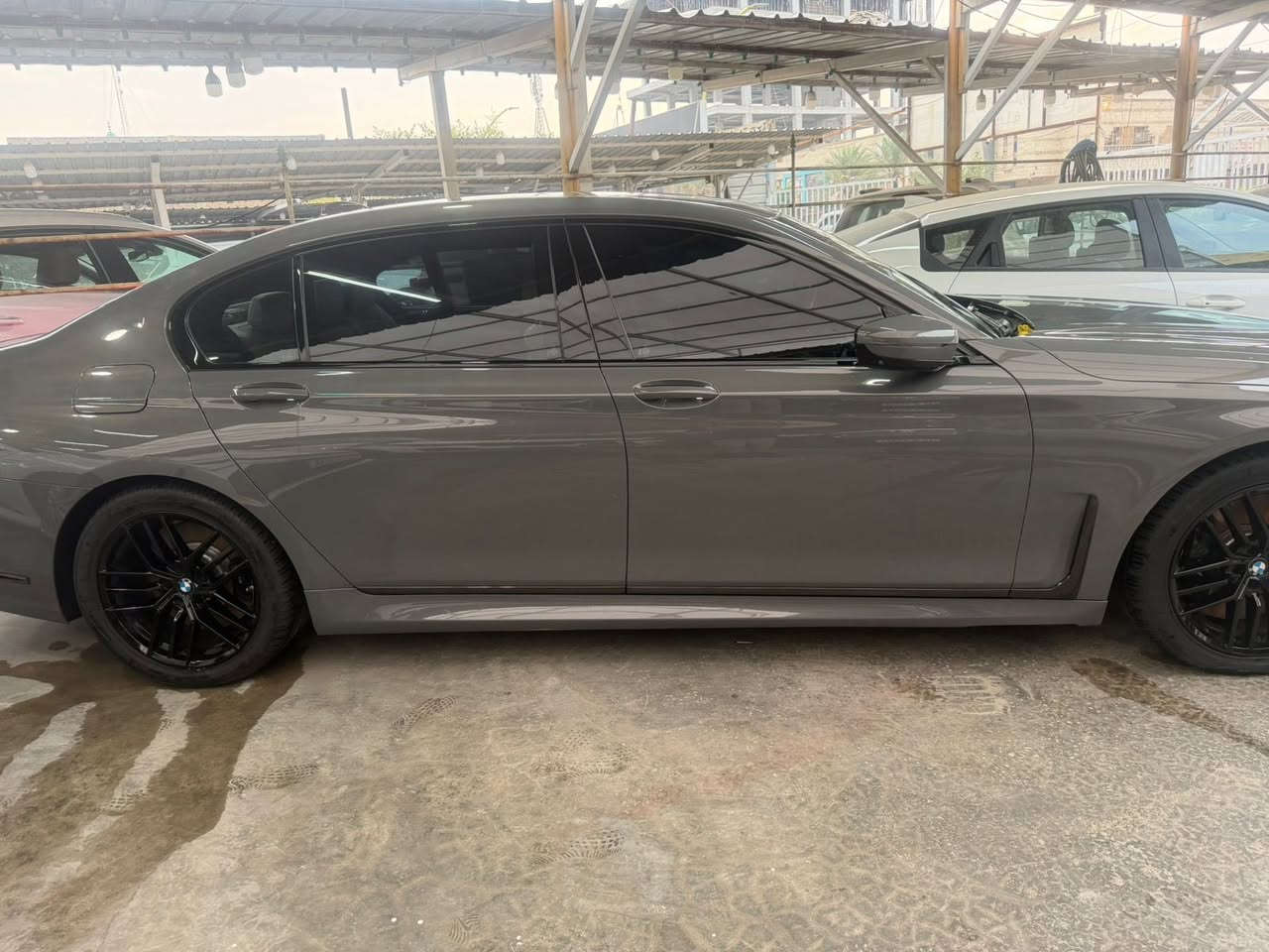 السلام عليكم  BMW 750 2022 للبيع حادث جاملغ امامي بصف السايق وايرباك سستم مابيها دواخل السعر 420$ 
اربع شدات وعشرين ورقة وبيها مجال ماشية 100 كيلو قابل للزيادة 
للتواصل 
*********** 
***********
