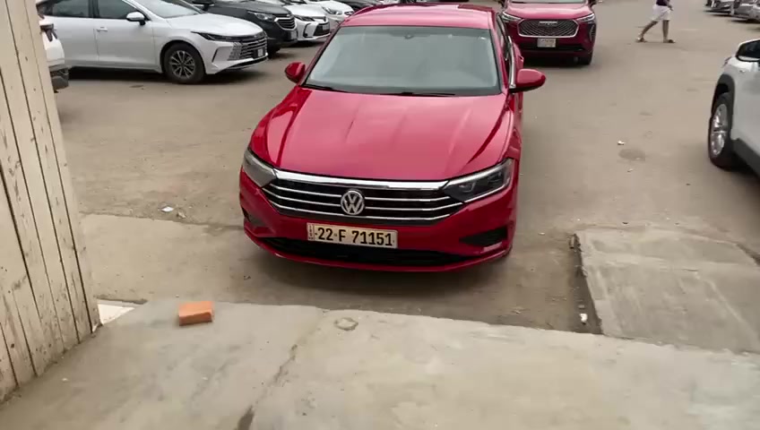 جيتا موديل 21 ماشية 50 الف  نظيفة كلش مكانها زيونة صور الحادث مرفقة بالمنشور بيع او مراوس 
رقم راعيها ***********
السعر 145$
