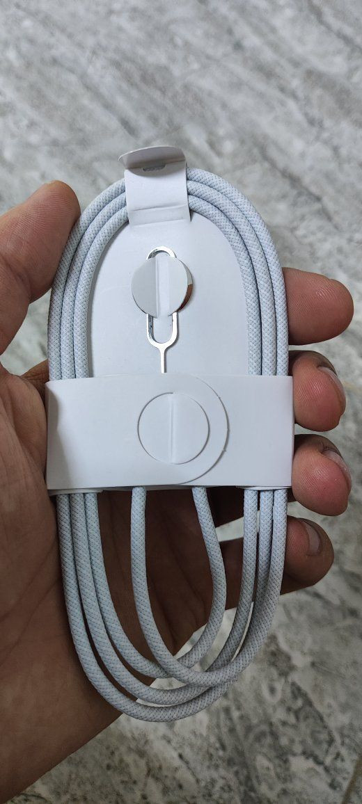 شاحنة ايفون الأصلية 35 واط غير مستخدمة .....
مع الكيبل القطني البلادي ......
السعر 25 الف مع التوصيل ......
للتواصل  واتساب ***********  او راسل الصفحه
