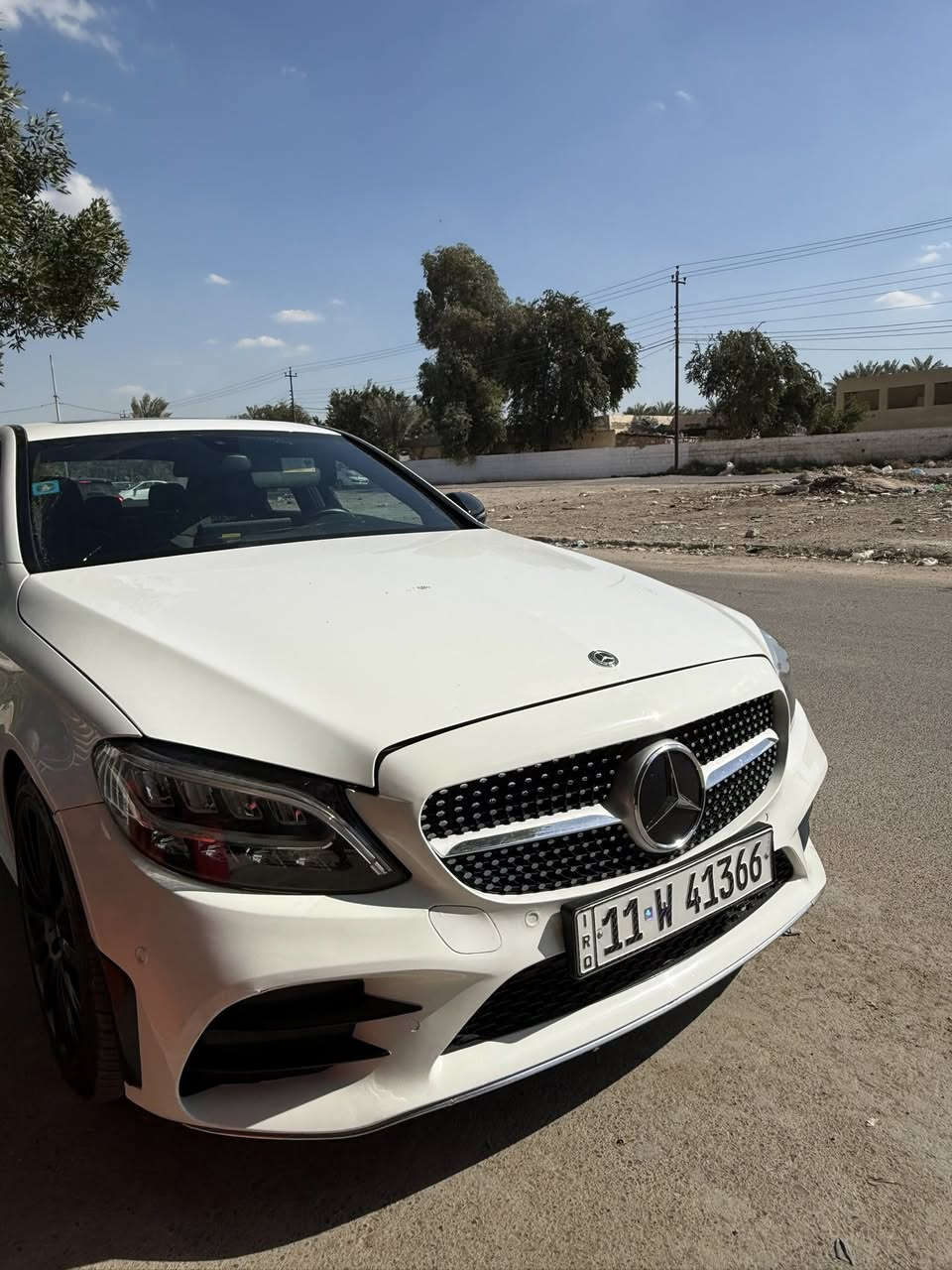 السلام عليكم
مارسدس 
C300
Model. 2018 
فول مواصفات 
فتحه
جلد مواصفات معروفه
(حادثه قطعتين بنيد وجاملغ مبدل نفس لون
بدون ايرباك
سعره ٢٣٥ ورقه سياره جديده
مكانه بغداد
للاستفسار 
*********** واتس
