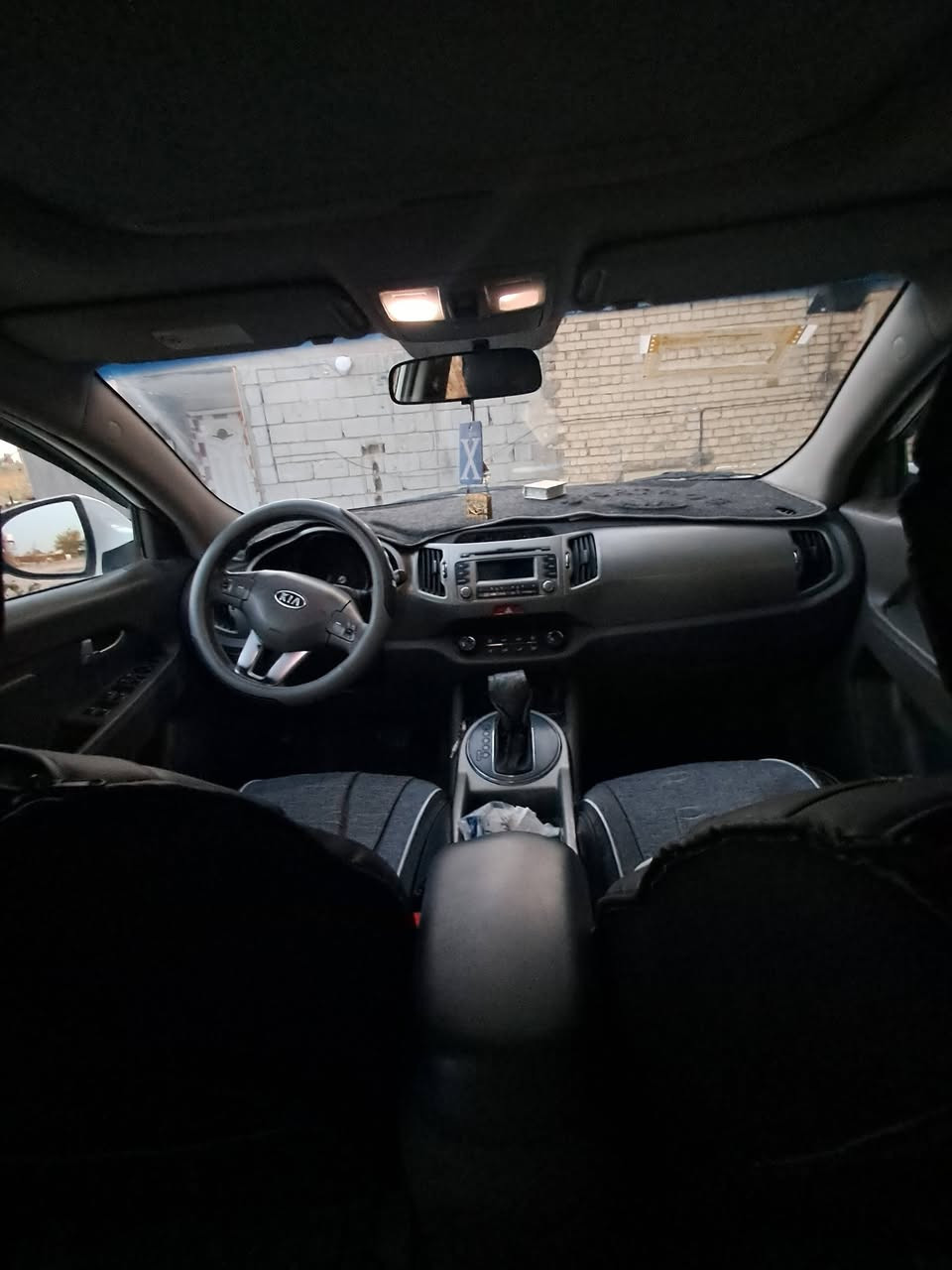 السلام عليكم سبورتج خليجي للبيع موديل 2011 فول عدا البصمه حساسات خلفيه وجانبيه مكينه 2400دوش بانوراما اشاير بل مري مري شفط مكينه وكير مكفولات مكينه ما مفتوحه بيهه ربع باب خلفي كما موضح بل سونار وشخط بلجاملغ الخلفي عكس السايق بيهه تكحيل جدآ بسيط بلجنطه موضح بلصور السعر150 وبيهه مجال حك الجيه الاستفسار الاتصال على الهاتف  *********** //***********
