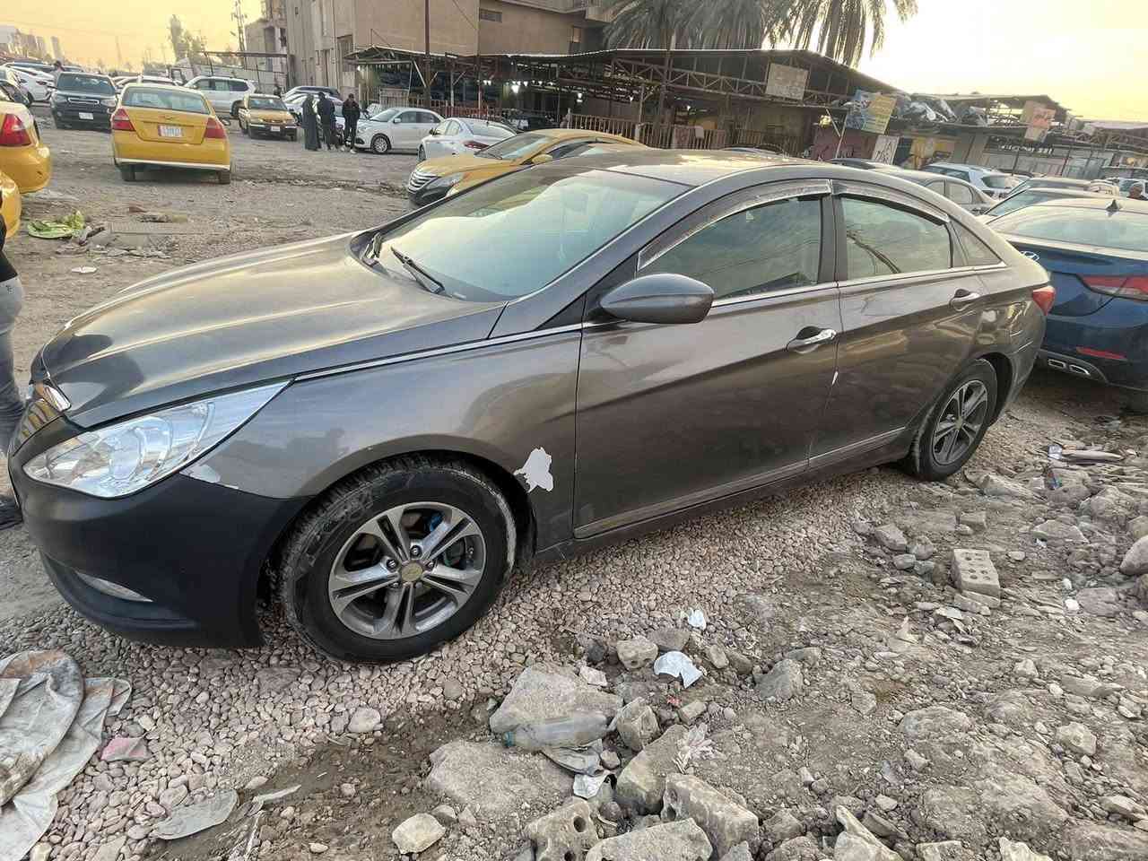 سوناتا 2011 امريكي
مكينة 2400 GDI مفتوحة 
بيها جاملغ وباب جهه السايق وجاملغ خلفي بي شبر 
ليبل واحد السيارة بدون تبديل 
سعر 105 

***********
