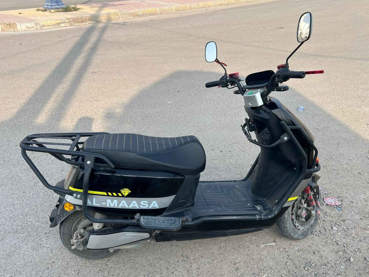 السلام عليكم  ماطور شحن الماسه مدرع بل كامل ماطور جديد معنه.الكلمه سويجات 2 بصمات 2 كرتات 2 مع الخوذه ماطور تجي وشوف نضافته بعينك مكان الرمادي
السعر 650 وبي مجال اتصال ***********
