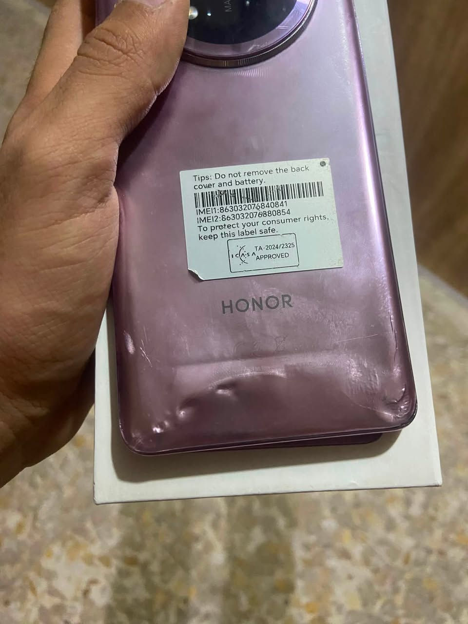 السلام عليكم
Honor X9C5G 
ذاكرة 256 
عشوائية 12
كارتونة فقط 
وضهر واضح بل الصور 
للبيع ب310 وبي مجال 
او مراوس ( 13برو ماكس حتى لو مبدل قطع 
 13 برو فقط او بوفا سلم )
مكاني بغداد حي اور 
***********
