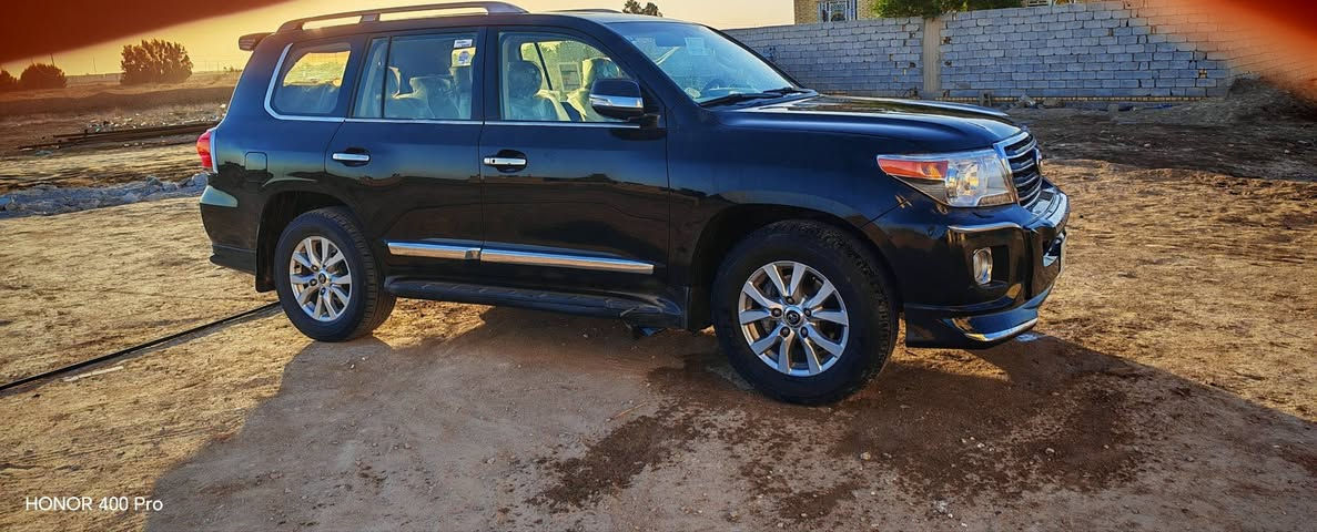 سلام عليكم سياره لاندكروز موديل 12 سياره حلوه وجديده 
مرايات شفط 8سلندر 7راكب مكفوله  رقم بغداد مكاني الناصريه قضاء سيددخيل مامتواجد على فيس رقم الهاتف ***********
