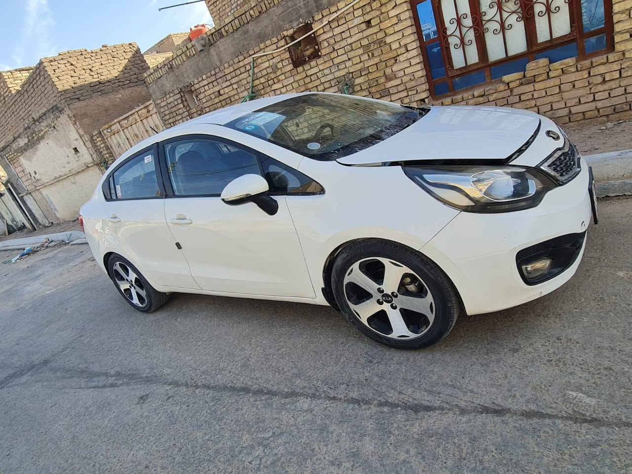 ريو مديل 12 للبيع 
السياره شغاله ومابيها شي وتبريدها حلو  
وبعد كلشي ما اعرف عنها وعلي سعرها 70 وبيها مجال كلش بسيط ... السنوية تنتهي 2031 الرقم الجديد 
***********
