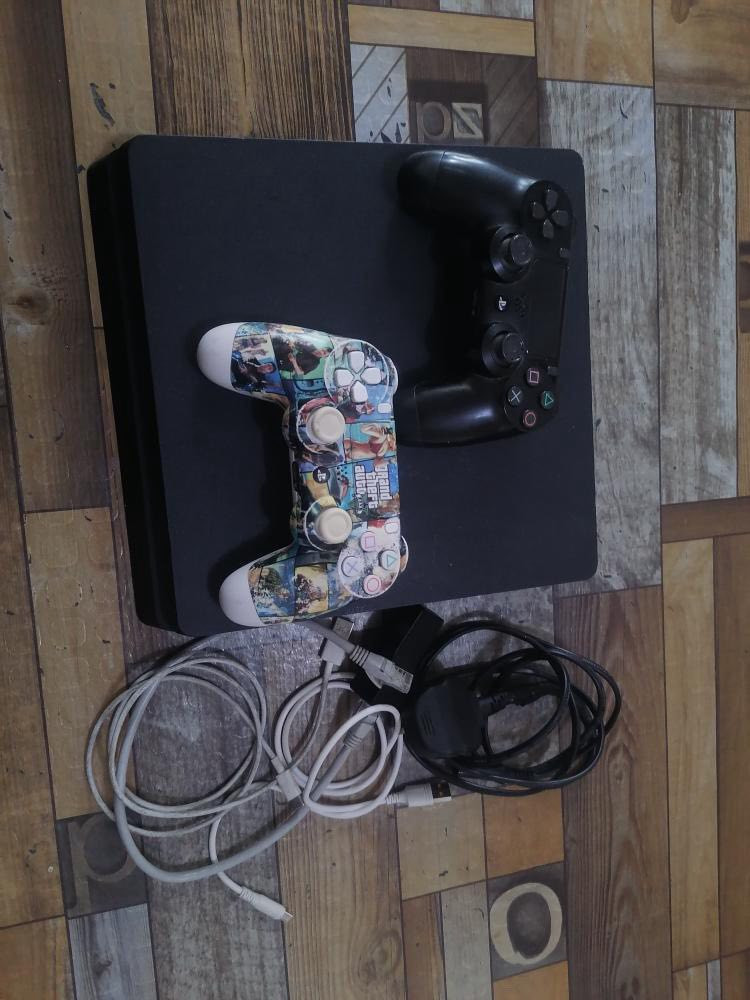 السلام عليكم. PS4 بلي فور مهكر دنكل. مساحه التخزين 500. دبل جويستك كامل ملحقات. مو شراي لا تعبني. 250 قفل.  شراي تفضل هنا. واتساب***********
