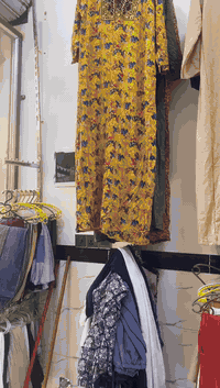 شروه محل كامل ملابس نسائيه واطفال اقل من سعر الجمله للإستفسار اتصل عالرقم واتساب ***********
