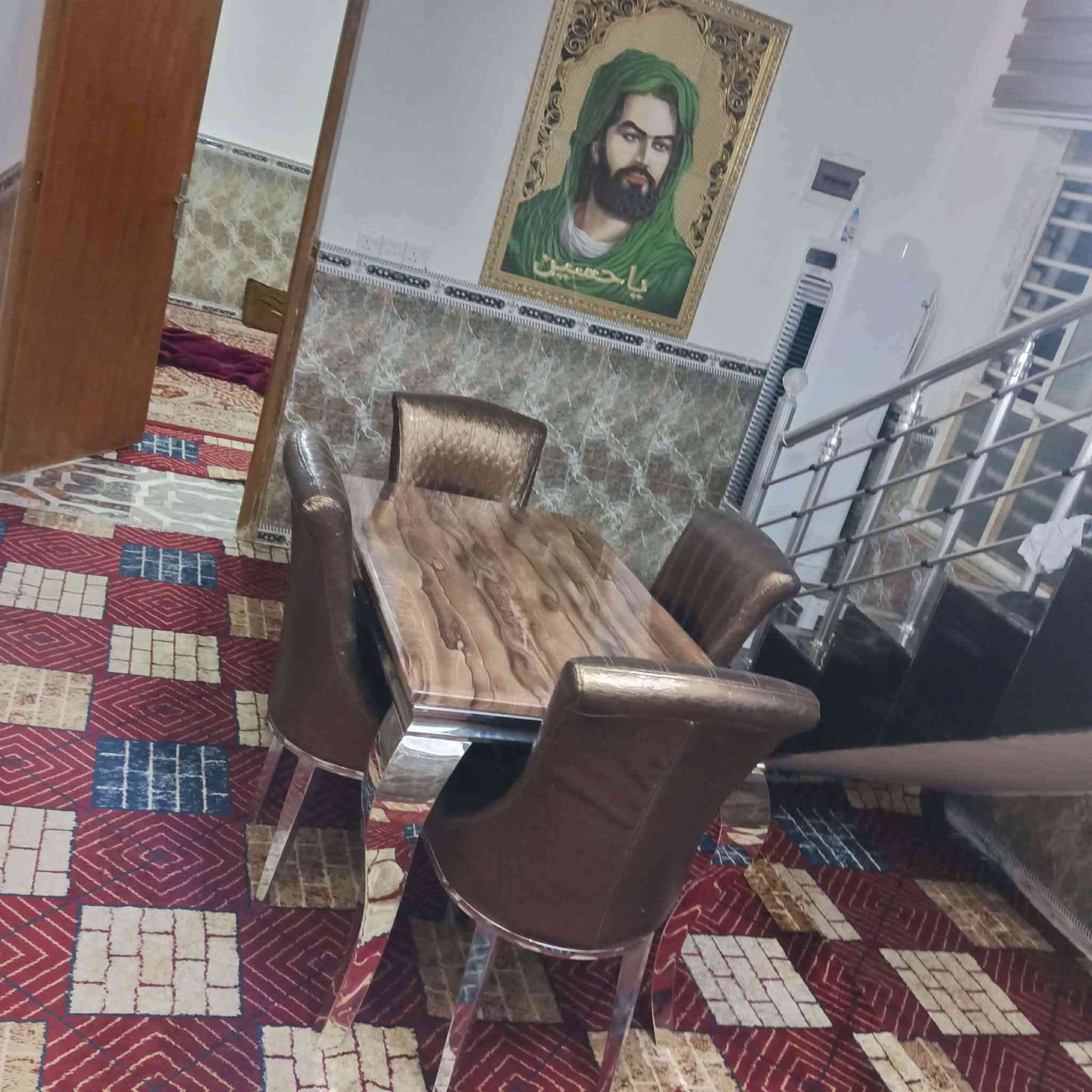 ⸻

✨ فرصة مميزة للبيع – بيت سكني في الحي العسكري ✨

إذا تبحث عن موقع هادئ ومساحة عملية بتقسيم مريح للعائلة، هذا البيت خيار مثالي للسكن أو الاستثمار.

📍 الموقع: الحي العسكري
📐 المساحة: 120 متر
🏢 عدد الطوابق: طابقين

🔹 الطابق الأرضي:
استقبال مريح + صالة  + غرفة نوم + مطبخ + حمام

🔹 الطابق العلوي:
غرفتين نوم + صالة

🔹 إضافات مميزة:
✔️ سطحين
✔️ توزيع عملي للمساحات
✔️ مناسب لعائلة متوسطة
✔️ منطقة مخدومة وقريبة من الاحتياجات اليومية

💰 فرصة مناسبة للسكن والاستثمار
📞 للاستفسار والتفاصيل يرجى التواصل مباشرة
***********
