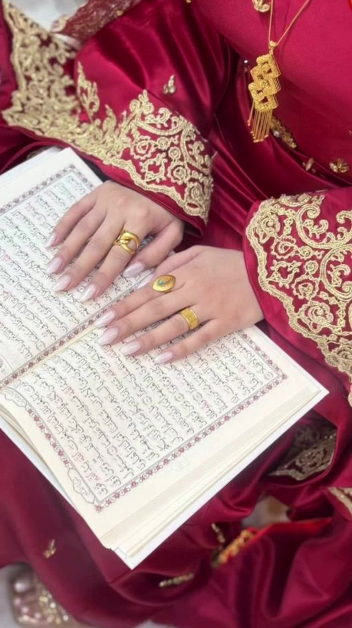 الملا ام علي الشمري للحجز *********** الحجوزات مفتوحه لفتره العيد بنات ❤🙏b_ghm80الانستا مال الملا ام علي الشمري  الي حابه شوف مقاطعهه تتفضل ❤🙏
