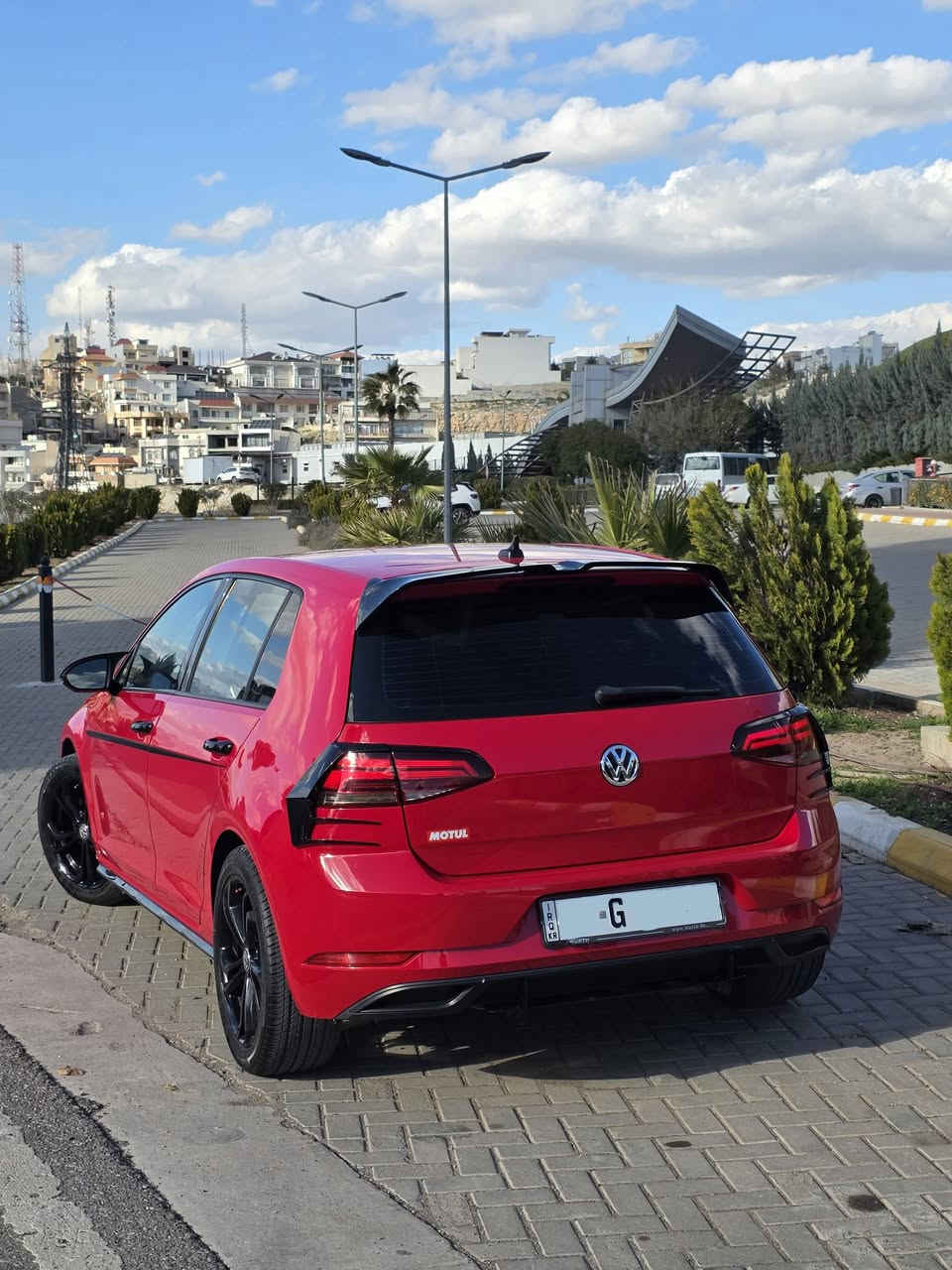 السلام عليكم للبيع
فولكس واكن كولف 
 VW Golf
موديل 2021
ماشي 46,000 ميل 
السياره مواصفاته كثيره 
 تجي محرك 1.4  تيربو يعني اقتصاديه وسريعه و بلا اي عطلات 
الکیر و مكينة بشرط 
كشنات كهرباء و تدفئة 
شاشة كبير Android Auto & Apple Carplay
الون مميز مثل رمان 
بكلايت LED
بجم زينون بلادي
كامره 
وباقي مواصفات الكولف
السياره وارد كندي
سیارة بدون اي صبوغ
فقد جاملغ امامي بيها تعديل بارد
ايرباك ستيرن سستمم بلادي
رقم اربيل تحويل مباشر 
مكان السياره سليمانية
السعر 156$ ورقه وبيه مجال بسيط
واي استفسار اني حاضر 

0770 228 7959  WhatsApp
