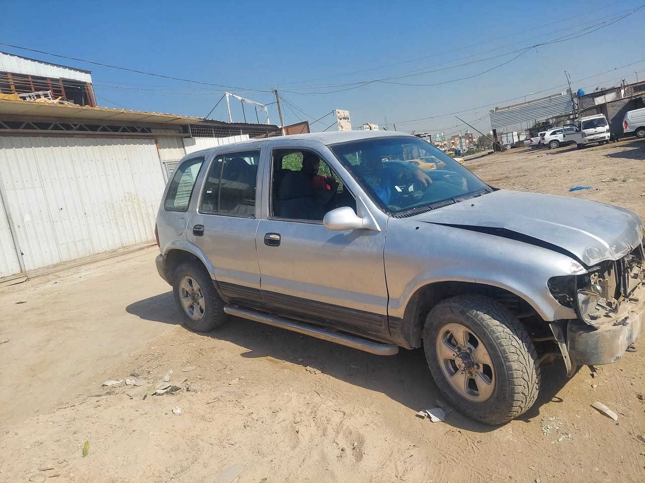 سبورتج موديل 93 نضفية حلوة كير ومحرك جديد اوتوماتيك ونجي  مكفول كشر مصبوغ صار بيه حادث بصيط امامي ابيعها على حادثها رقم نكليزي بغداد السعر 25 $ الاتصال ***********
