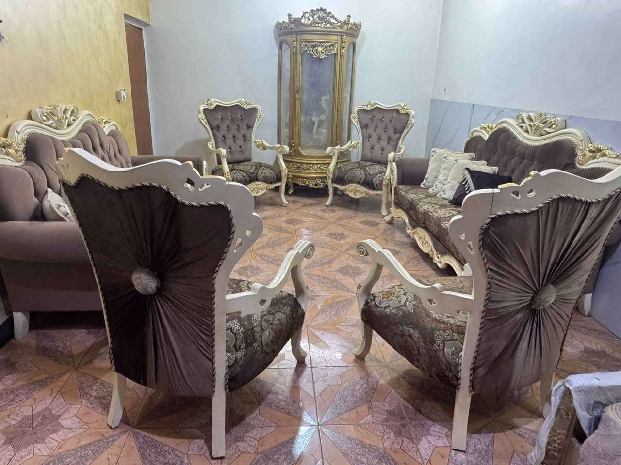 تخم زان دزاين ايطالي ١٠ مقعد نضيف جدا فول نضافه صبغ حراري *********** بغداد, العراق
