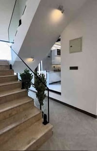 تدور على بيت مرتب وبسعر مناسب؟ هذا المربع الذهبي – 3 غرف نوم، هول واست...