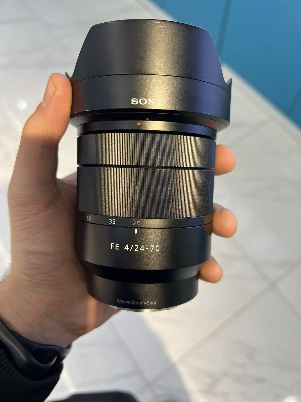 عدسة سوني 24 - 70  F4.0 نسخة ZEISS
فول فريم E - mont 

لكل كاميرات السوني 

نضافة 90‎%‎ 

عدسة جدا راقيه للتصوير بحدة جميلة

السعر 550 الف وبيها مجال للشراي 

مكاني النجف 

***********
متوفر توصيل والكارتون الأصلي موجود
