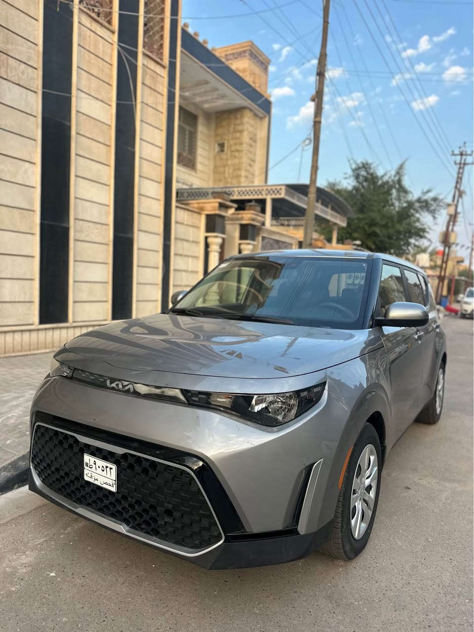 تحية طيبة 
كيا صول 
موديل 2023 
لون رصاصي 
حرة منفيست بدون رقم 
ماشيه 34 
تبديل دعاميه وجاملغات بارد 
السعر 132 وبيها مجال 
للاستفسار *********** 
مكان السيارة البصرة المعقل البصرة, العراق
