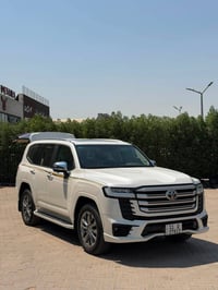 لاندكروزر بريم VX • ٢٠٢٤ • ممشا ٢٦٠٠٠