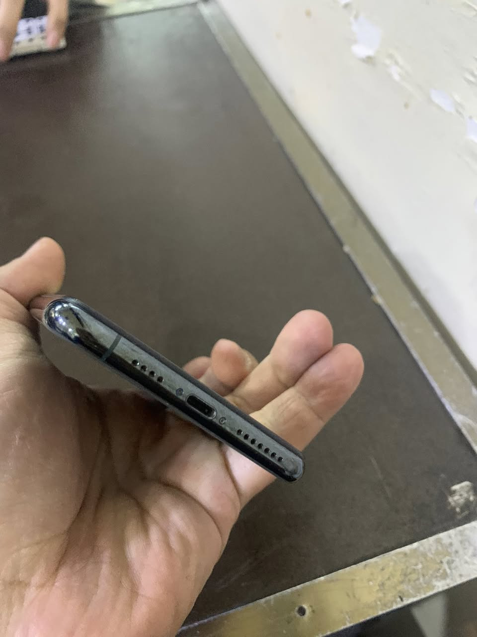 سلام عليكم
ايفون 11 برو ماكس 
ذاكرتة 256 
بطارية 100 
جهاز كلة شغال 
فقط مبدل شاشة او بطارية 
275 او بي مجال 
مكاني اعظمية 
***********
