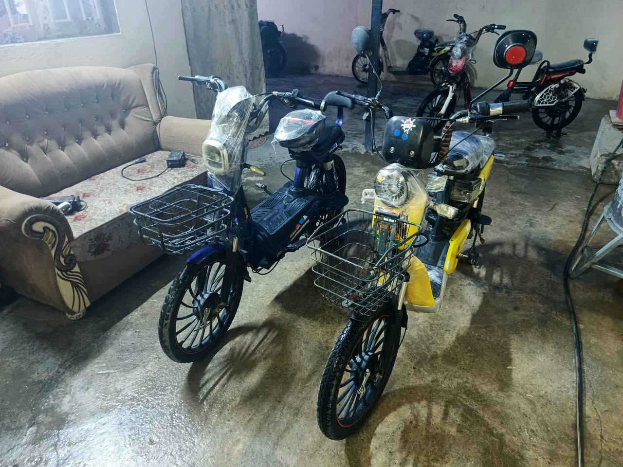 سلام عليكم دراجات شحن مستخدمه للبيع  وحده 5بطاريات والثانيه 4بطاريات  دراجات خير من الله  سعر الوحده 160الف مكاني ديالئ بعقوبة تحرير  الستفسار اتصال برقم ***********
