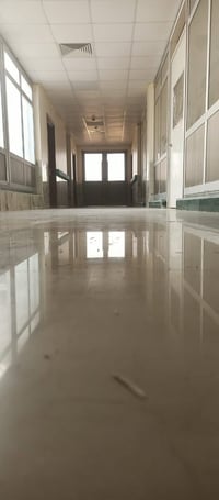 نخلّي أرضيتك تلمع مثل الجديدة ✨ جلي موقعي احترافي شغل نظيف ✔️ بدون فوض...