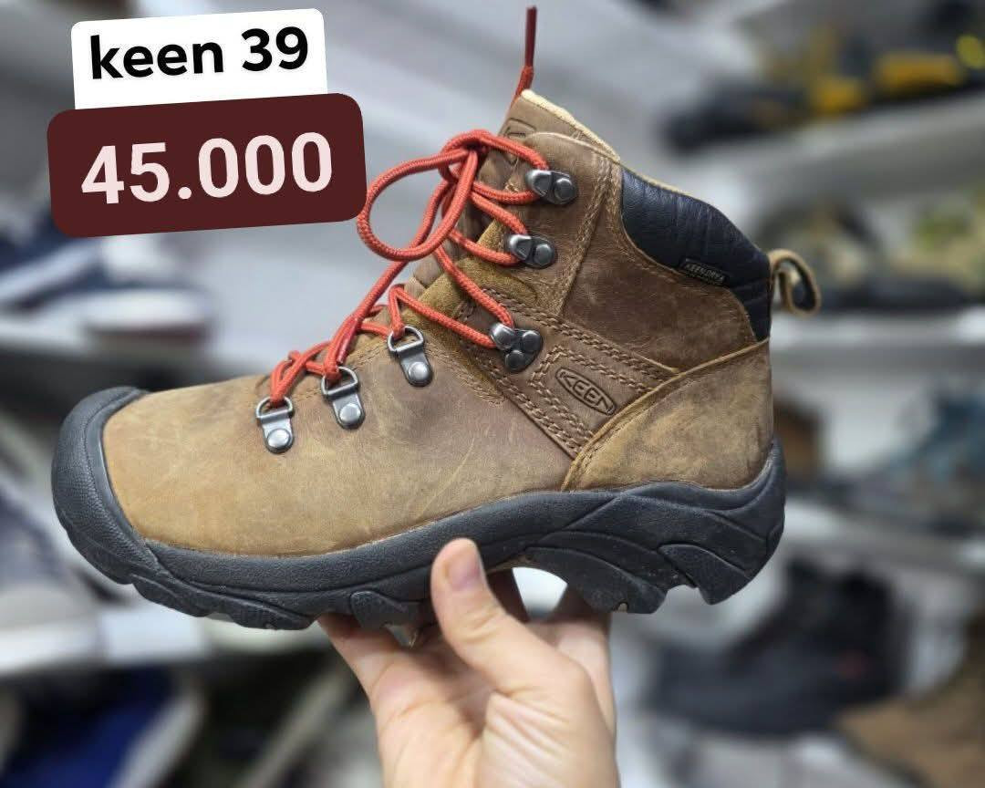 السلام علیکم 
اورجینال المانی 
بوتینات رجالي 
سعر بین 
٢٠.٠٠٠ الی ٤٥.٠٠٠ فقد
کلە ماركاتالعالمية
سليماني زركتة قديم يوجد توصيل للمحافظات 🚕 

*********** الرقم 

Viber & whatsup
