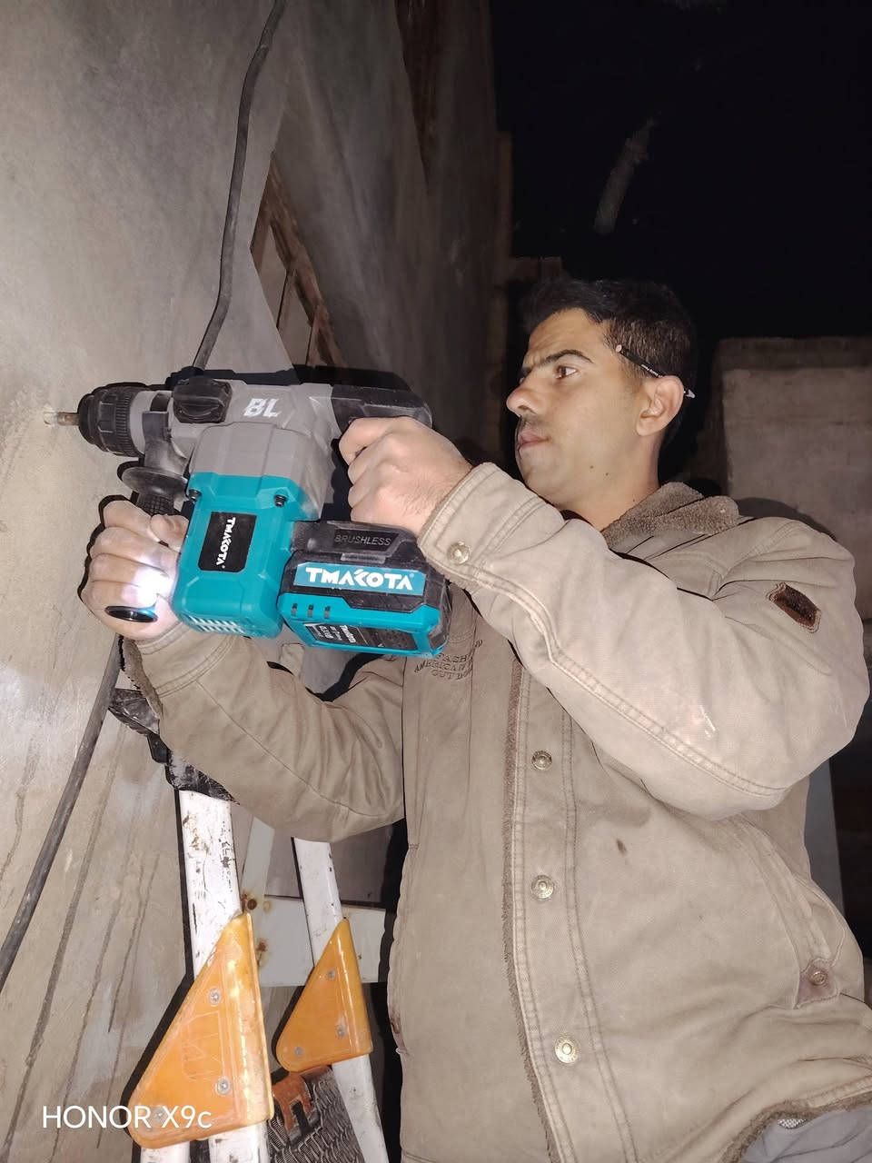 السلام عليكم  لتنصيب الاسبالت $ غسل  وتنصيب  وتفكيك  جميع أجزاء السبلت القطعتين الخارجيه والداخليه بدقه متكامله الاتصال على الرقم ***********او المراسله وتساب بالاضافه إلى شحن الغاز🥶💨
