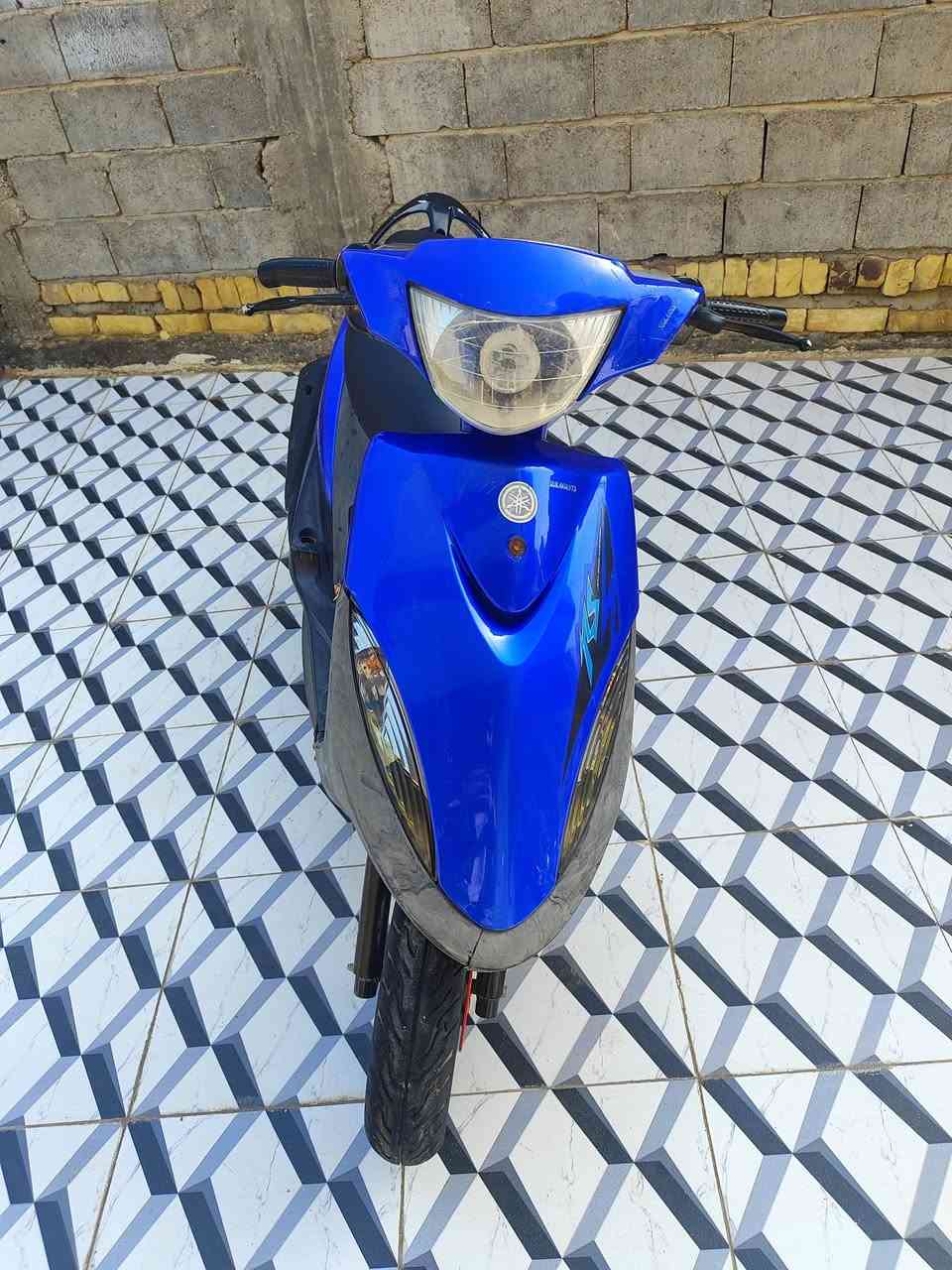 السلام عليكم دراجه ماكس عدله للبيع المكينه ما مفتوحه بس بيهه خيط دخانه كهربائيات كلهه شغاله المكان حله طهمازيه الرقم *********** السعر 500
