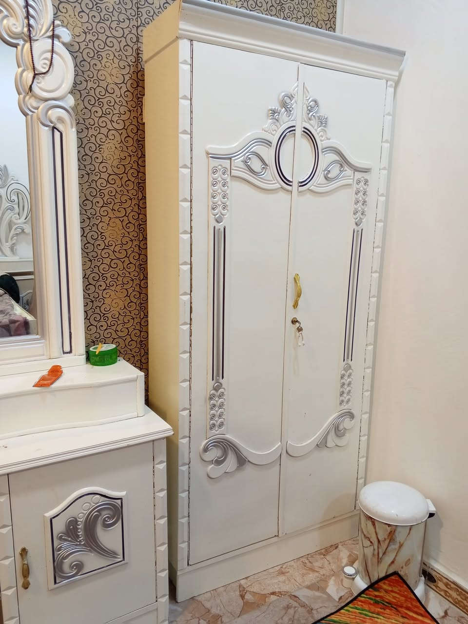 سلام عليكم غرفه انوم اللبيع تحتوي على مندر وغرفه كامله عشره قطع مكاني البصره ابو الخصيب رقم الهاتف *********** سعر خاص
