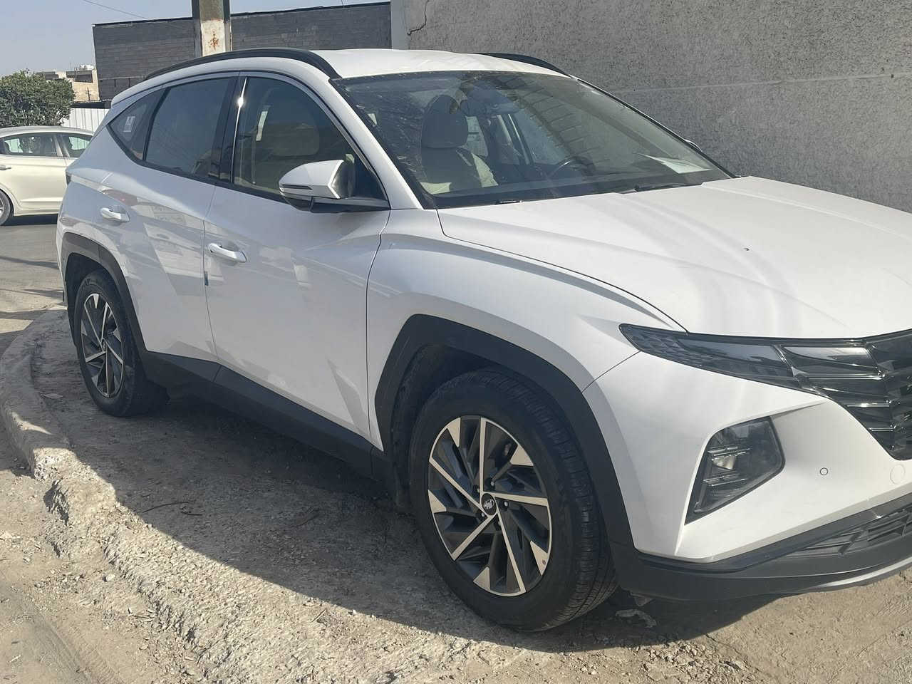 توسان 2023 خليجي كفالة عامة السيارة جديدة مواصفات معروفه كشن مخمل بصمة تشغيل وتشغيل عن بعد ومري شفط رقم اربيل ماشيه 64 الف كيلو
مابيه اي نقص 
مكان السيارة بغداد العرصات 
***********

سعر السيارة ٢١٨ ورقة
سعر رخيص ومناسب بدون عملة رجائاً
