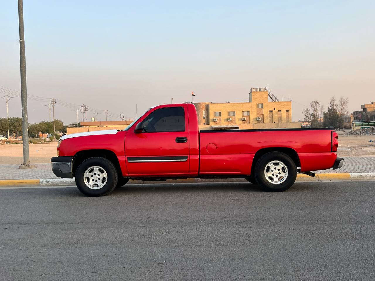 السلام عليكم  شفر ليت سلفرادو للبيع سياره مال مزاد مزاد بيها كتاب وبيها وكاله سياره تترقم والارقام مفتوحة يعني بس تاخذها تمشي المعاملة
سياره جاهزه وجديده واي نقص مابيها مكينه كير اكسن كله جديد مكينه 5300 نثيه 6 براغي فور ويل وشغال تخم تاير دواخل كلش نضيفه سياره مصروف عليها  تبريد ثلج 🥶 تدفئه شغال باتري جديد دبل كزوز  كهربائيات كلها شغاله سياره ماشيه ١٢٠ الف وقابل لزياده 
مكان السياره كربلاء 
السعر 73 وبها مجال بسيط 
رقم الهاتف ***********///***********
