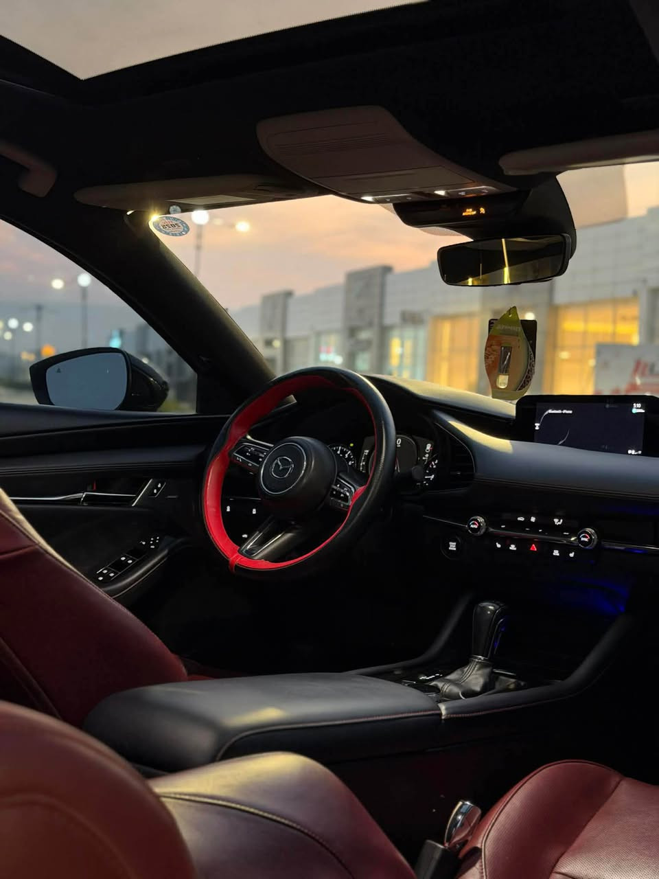Mazda 3 carbon edition 2022
فوول مواصفات 
سڵاید
کوشن جلد و بەصمه
کوشن سارد و گەرم
بێ مەسرەفە و هەموو گیانی بە شەرت 
سەنەوی تازەیە
مەکینە ٢.٥ بێ تۆربۆ مەرغوب
143 وەرەقە و مەجال

***********
*********** السليمانية, العراق
