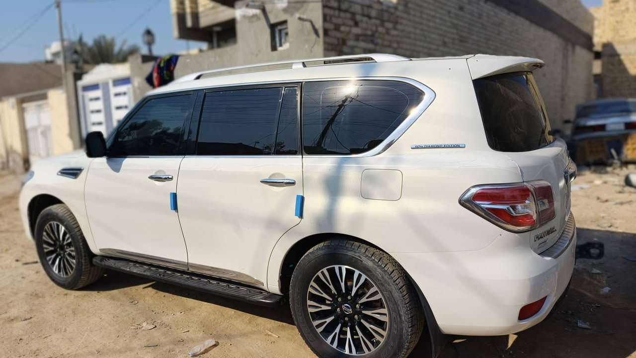 سلام عليكم 
نيسان باترول SE
موديل /2012
السيارة بيها 3 قطع صبغ ومكفولة كفالة عامة عدا المحرك ولكير مفتوحات تبديل كيس دهن 
جديدة جدا وأحلى من الصور 
رقمها بغداد مشروع وطني باسمي تحويل مباشر 
مواصفات / (فتحة , ثلاجة،  ، رادار امام ،  , جلد ، كشنات تدفئة وتبريد , صندوق كهربائي، فور ويل وضعيات قيادة ، كشنات وستيرن كهربائى وخزن، سيدى جنجير سيدي خزن ، شاشات DVD , عدات شركة , 7 راكب، تبريد مركزي، بعد هواى مواصفات) تواصل اتصال  ‏‪***********‬‏
ملاحظة كلشي تتصل كون شراي السعر 210وبيها مجال بسيط فقط
