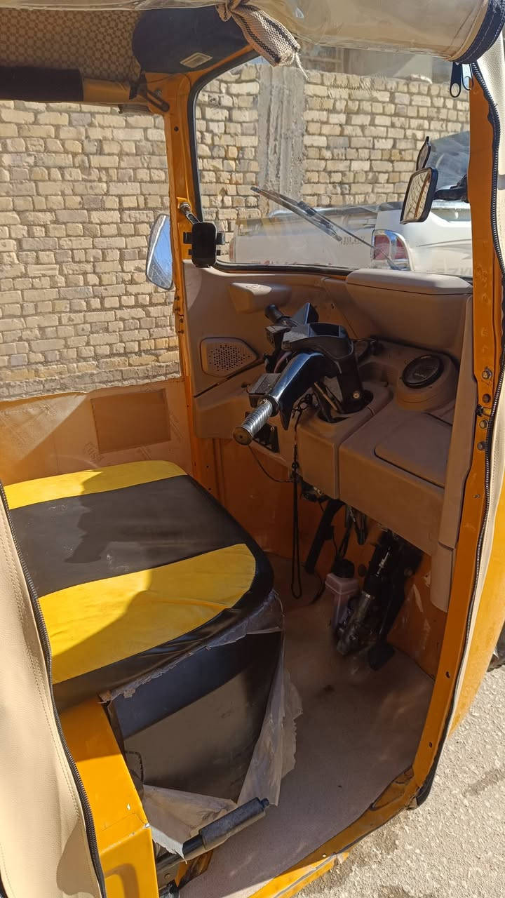 سلام عليكم
تكتك للبيع 
موديل 21
تكتك خير من الله ما عايزه ربع 
كبل ليشارع  
تعال وشوف بعينك 6مليون وبيه مجال 
***********
