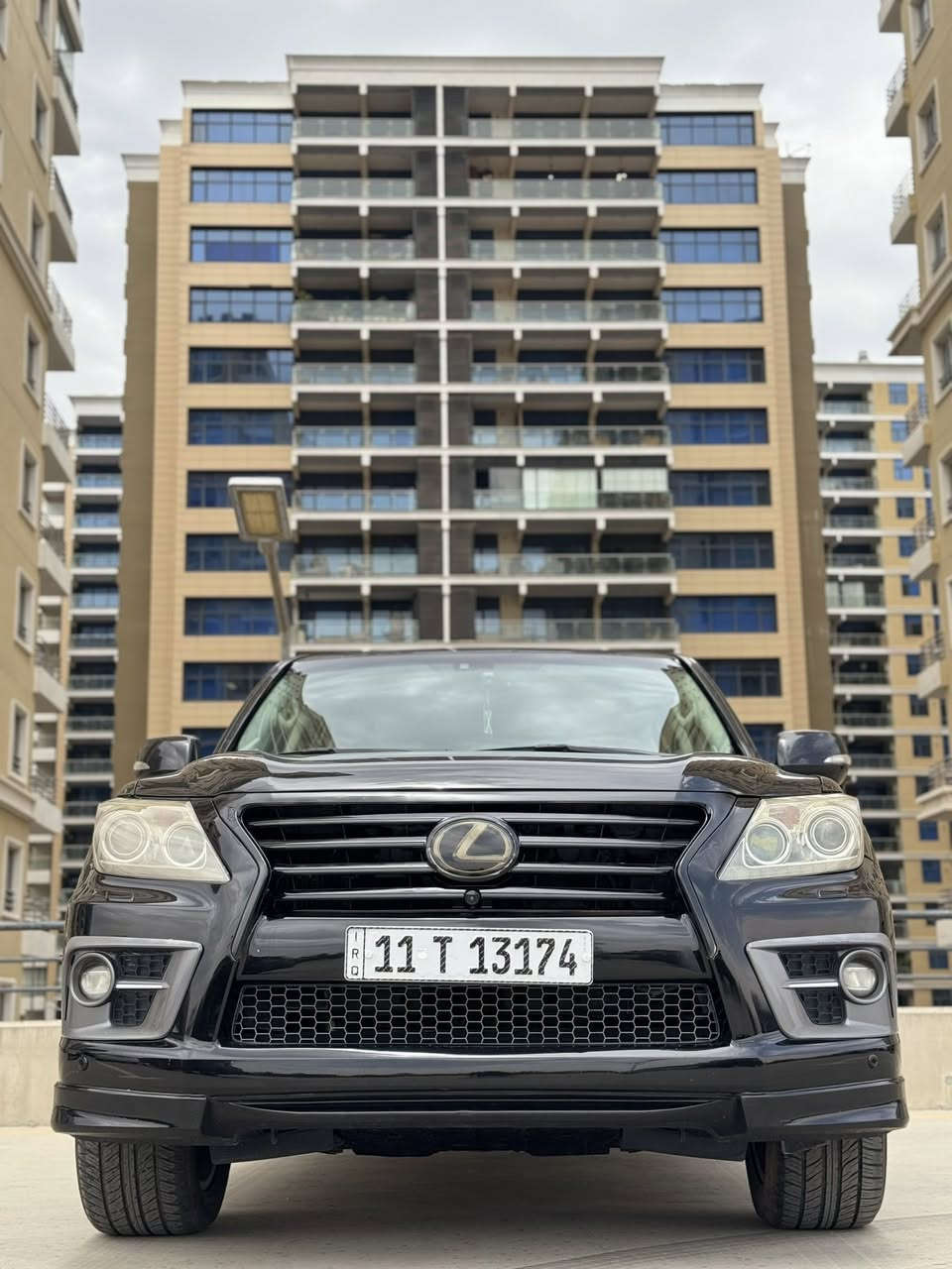 🔥 لكزز LX570 S — ملك الطرق 🔥
المواصفات الكاملة:
(( السونار مرفق بلصور ))

🚗السياره 2014

🚗 محرك 8 سلندر (V8) سعة 5.7 لتر

⚡ قوة تقريباً 362 حصان

🔄 قير أوتوماتيك 8 سرعات

🛞 دفع رباعي دائم (4WD)

⛽ خزان وقود كبير مناسب للسفر

✨ الفئة S (Sport):

• جلد فاخر (تبريد + تسخين للمقاعد الأمامية والخلفية)

• تحكم كهربائي بالمقاعد + ذاكرة

• فتحة سقف

• ثلاجة (Cool Box)

📺 التكنولوجيا:

• شاشة وسطية كبيرة + شاشات خلفية

• نظام صوتي فاخر

• كاميرات 360 درجة

• حساسات أمامية وخلفية

• تشغيل بصمة + دخول ذكي

🛡️ الأمان:

• نظام مانع الانزلاق

• نظام المحافظة على المسار

• مثبت سرعة ذكي

• وسائد هوائية متعددة

📍 السيارة نظيفة جداً وجاهزة للفحص

📩 للجادين التواصل خاص أو اتصال

***********
