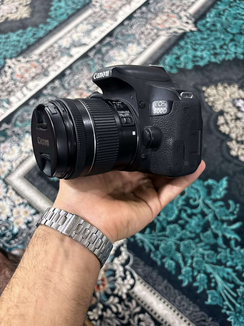 للبيع كامرا كانون canon 800D الحديثة شاشة لمس قلاب واي فاي +بلوتوث نضافه 100%
دقه وسلاسه وسرعه✨
ملحقات
عدسة 18-55 

شاحنة عدد 2
بطاريه
حزام + حقيبة 
السعر 600  الف وبي مجال 
مكان بغداد 
للاستفسار : ***********
