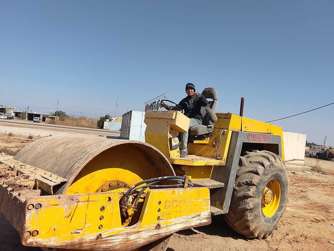 BOMAG 213 حادله 
للبيع ستيل رقم بصره باسمي 
مكينه جاهزه 
تواصل ***********
