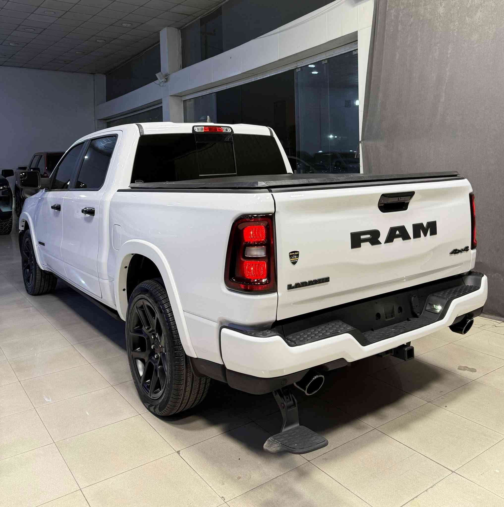 Dodge Ram
2025 Laramie Sport
V6 - 3.0T - 4x4

بسمە و شغال
شاشە تیسلا
5 کامیرە
لایت لید
کوشینات جلد و کهرابایی
کوشینات حار و بارد
سوکان هیتر
گیج الکترونی 
٣ شاشات
بانورامە
مرایە کهرابایی
دوسات کهرابایی
رادار
ئوتو ستوب
باب طویل
بودی قصیر
دبل اکسل

2.000 mile
1 قطعە صبغ
سعر 440 ورقە

معرض ( مەدینە ) اربیل شارع ١٠٠م
***********
***********
