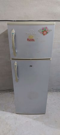 ثلاجة ١٢ قدم للبيع استفسار على الرقم 07511049536