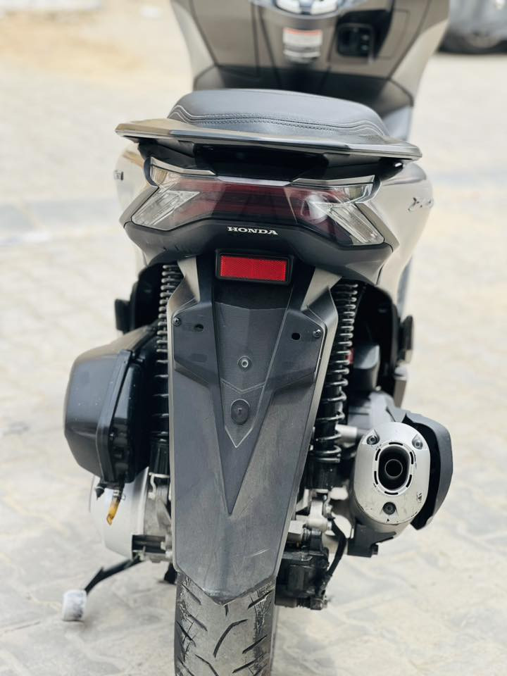 دراجه PCX الجيل الرابع دراجه ياباني ياباني. الدراجه مكفوله كفاله عامه مكفوله من كلشي 
لون مميز سمتني 
بصمتين 
حساس زدحام 
ستان حساس 
تدفئه بل يدات 
خير من الله الدراجه 
السعر خاص 
للتواصل علا رقم 
***********
