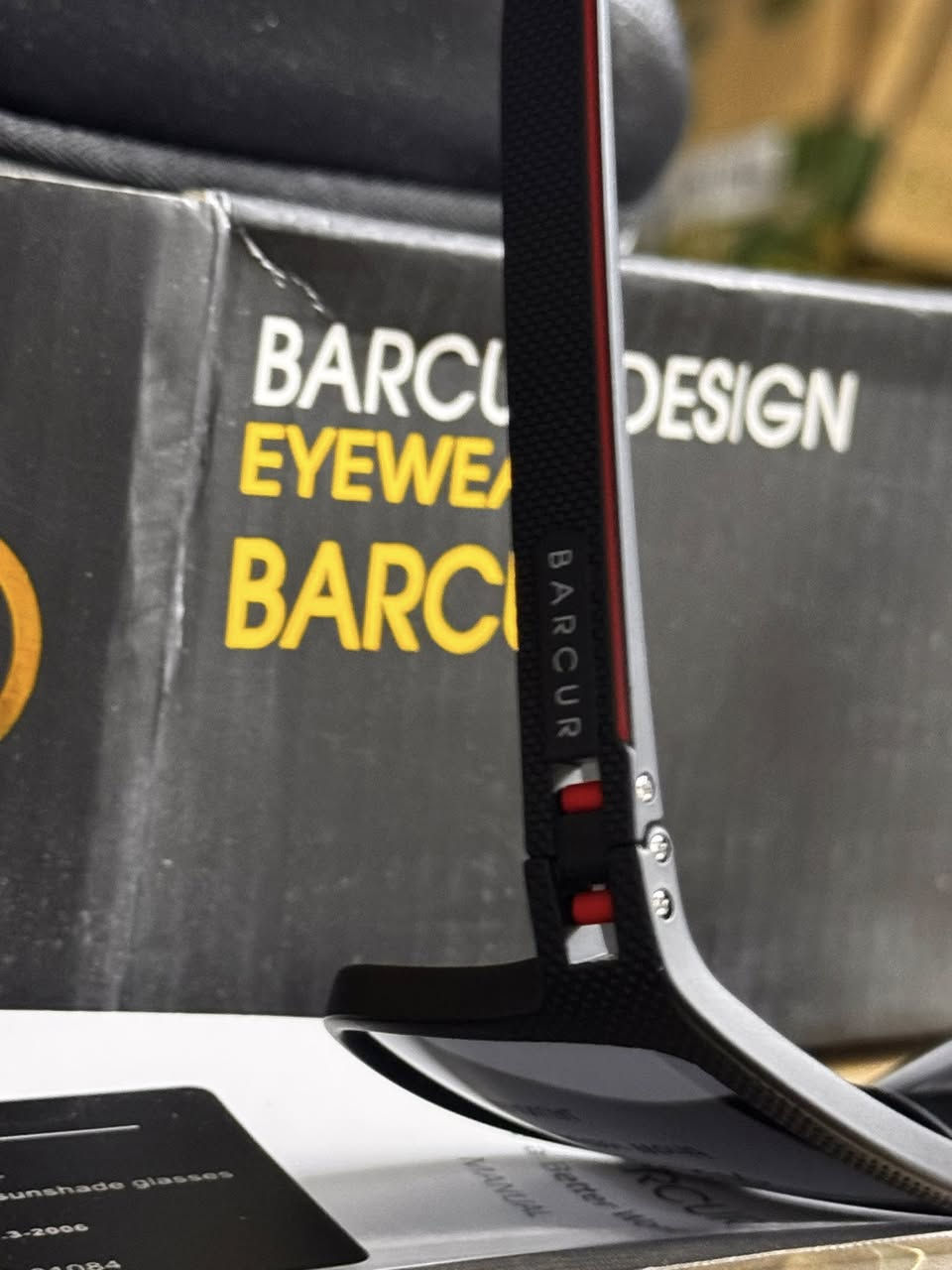 نظارات شمسية من ماركة باركور (Barcur) الايطالية تتميز بإطار أسود بنقشة مربعة صغيرة وعدسات مستقطبة داكنة
سعر القطعة 15،000 مع التوصيل
على الخاص او على الوتساب ***********
