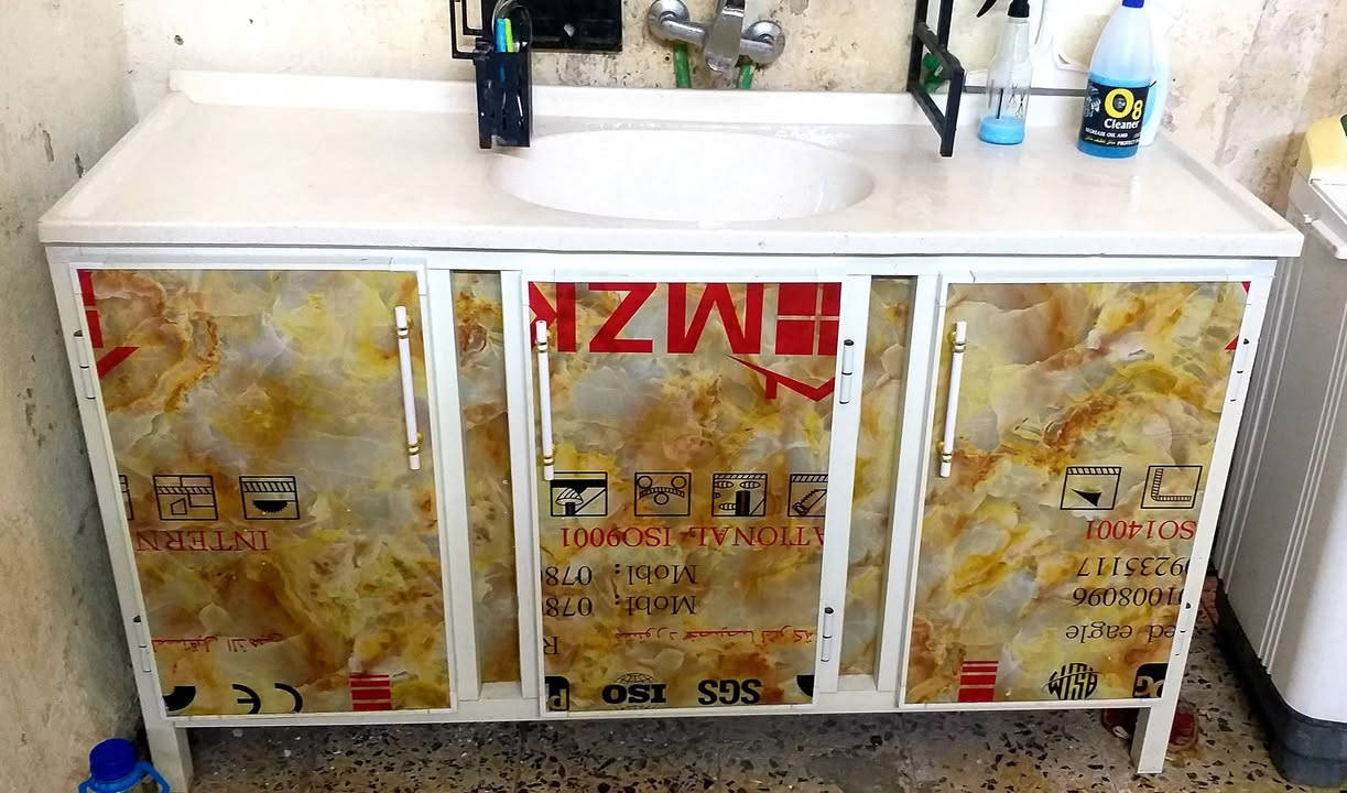 عندي غراض بيت للبيع لغرض السفر ومستعجل على بيعهن 
شلعه وحده 

#ثلاجه جديده وشرط لامصلحه ولا عاطله 

#كنتور خمسة ابواب اخو الجديد

#كاونتر قطعتين مرمر جديد زلغ مابي 

#كاونتر قطعه وحده تزكام 

#سخان الطحان كبير جديد واسعتمال جدا قليل 

#خمسة مراوح سقفيات 2 جدد اخر الصيف اخذتهن وثلاثه مستعملات وشغالات

#مبردات وسط عدد 2 شغالات وحده جديده شغلته بس عشرة ايام 

#جربايه طفل جديده 

العنوان .. تقاطع الهنديه العسكري بنفس التقاطع 

ابيع شلعه وحده 

***********
