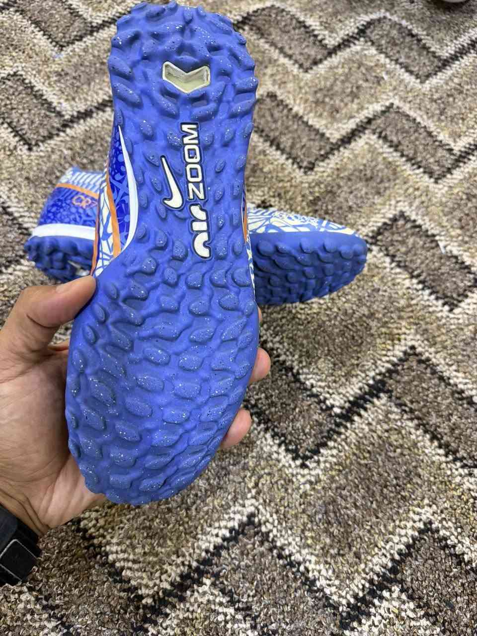 نايك اير زرم تحفه
اصلي باله 
قياس40 
نضافه 1/1 
اولئ شرط 
فول طبي السعر خاص 
توصيل موجود


**إذا كنت صاحب هذا الإعلان وتريد حذفه لأي سبب، رجاءا أرسل رسالة إلى الدعم الفني**