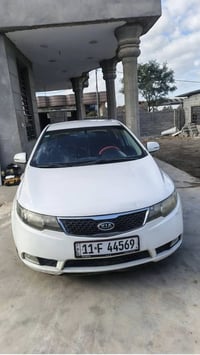 سيراتو 2013  محرك 1600  رقم بغداد باسمي   شفتات  وتحكم ستيرن    السيار...