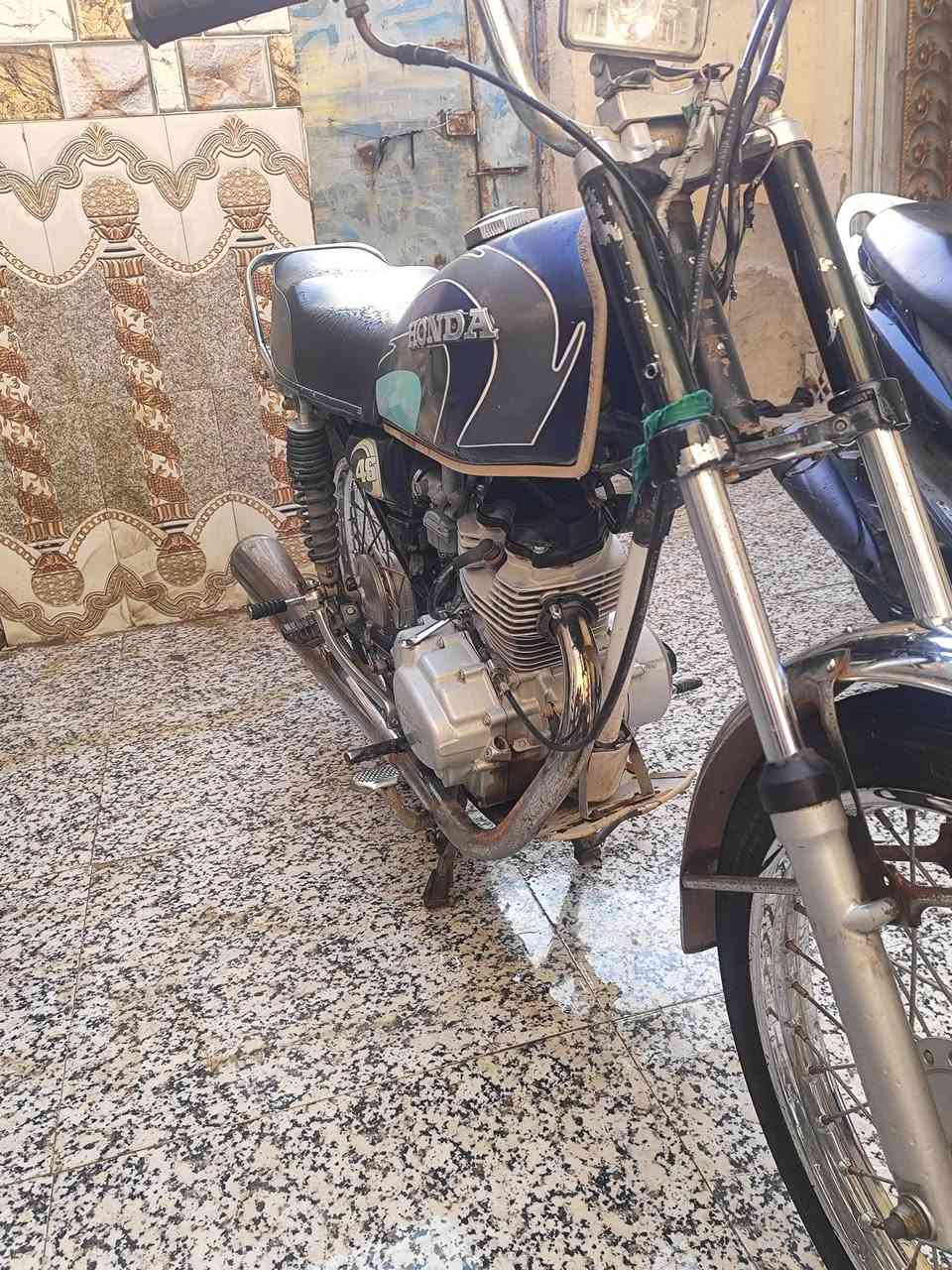 السلام عليكم
دراجه نامه تعمير للبيع كلك كلك كلك 
موديل 24 مكينه مامفتوحه بس كايمه يعني جفته بيدك 
كهربائيات شغاله تجي تفحص وتكمل عجبتك بالعافيه عليك 

واتساب *********** السعر خاص
