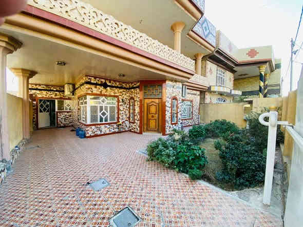 بيت للبيع طابو صرف
المساحه 250 م 
طابقين 
الطابق الأول غرفة نوم و استقبال وهول ومطبخ وصاله وصحيات 

الطابق الثاني ثلاث غرف نوم مع صاله وصحيات 

كراج سياره وحديقة وصحيات خارجية

الموقع المسيب قرب مدرسة النهضه شارع حسينية المحسن بيت ركن 
للاستفسار اكثر ***********
