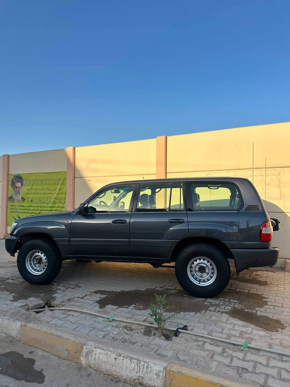 سلام عليكم 
لاندكروز vxr موديل 2005 مكينه 8 سلندر كير اوتو سياره نضيفه كلش بيهه صبغ جاملغ امامي وبنيد بدون ضربه وبيه صبغ على كد الخطه حداديه جديده مكينه كير كفاله فور ويل شغال ستيرن كهرباء كشنات كهرباء فتحه السياره سعرهه 160 وبيه مجال كلش قليل اي استفسار  ***********وعندي فيدوهات وصور قبل صبغ الخط عمارة, ميسان
