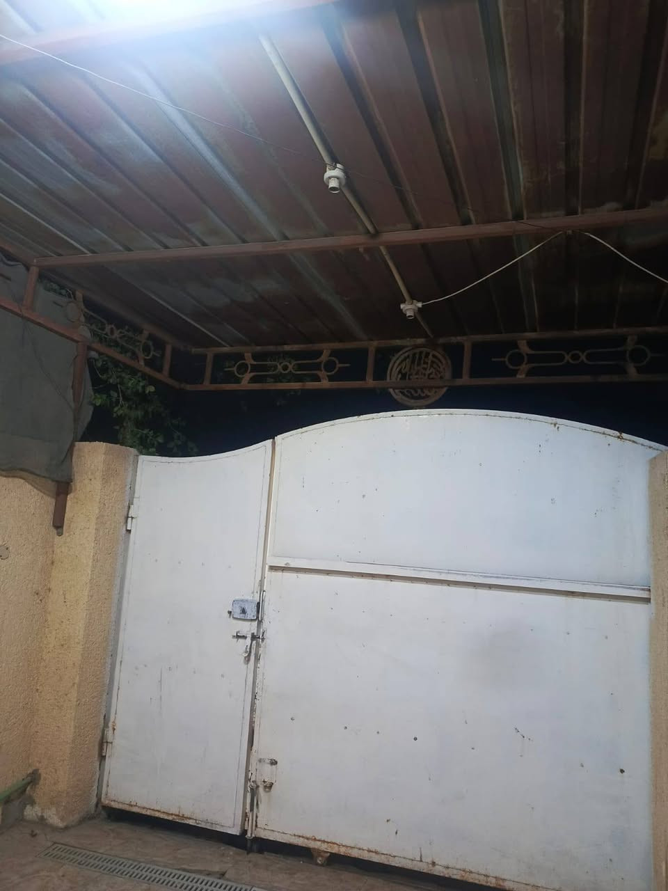 السلام عليكم منزل للبيع مساحة 200وجه قرب المركز الصح طابق واحد السعر على الخاص رقم الهاتف ***********/***********
