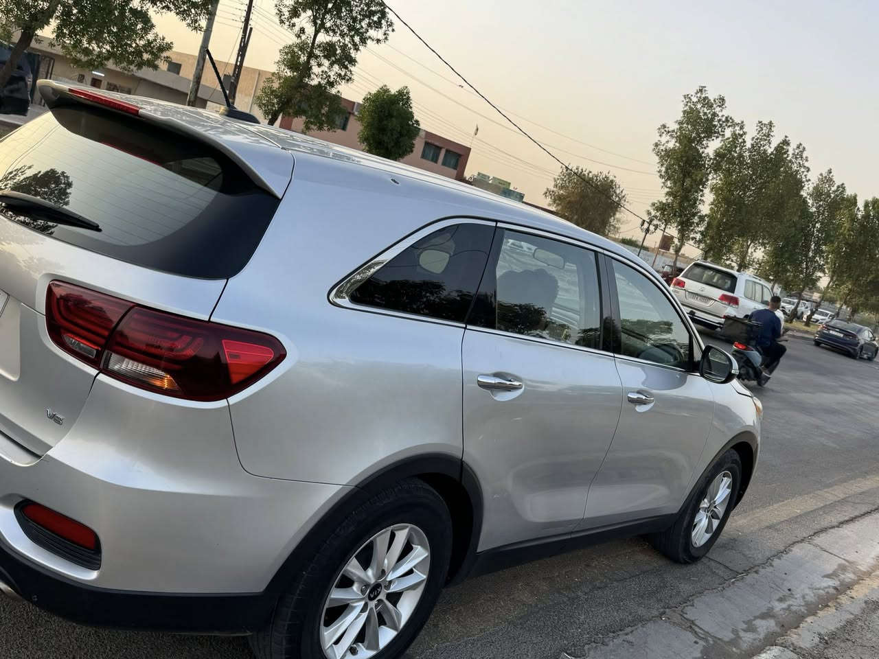 السلام عليكم ورحمة الله وبركاتهُ…..
سورنتو kia 2019 للبيع

السيارة ماشية 134 الف 

مواصفات نص

تحكم ستيرن شاشة كبيرة 

مكينة 6سلند

7 راكب و قطعتين تبريد

الضرر من امريكا طلقة في التكمة ونافذة من الباب الخلفي فقط تعتبر اخت الكلين

* في العراق صار بيهة حادث بدون ايرباكات ولادواخل ولا لغود ولا شواص كلة سليم. فقط تم تبديل البنيد + جاملغ السائق

السعر / 170$ وبيهة مجال بسيط 
موقع السيارة / الدورة-ابودشير
رقم الهاتف/ ***********
