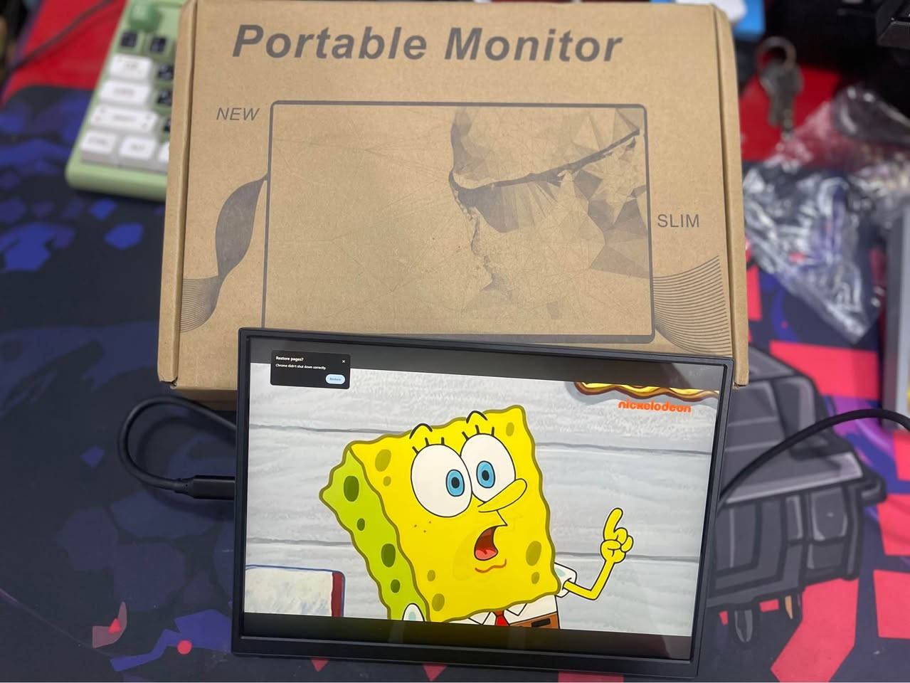 شاشة ZSUS  حجم 10 المحمولة هي شاشة عرض خارجية يمكن توصيلها بأجهزة الكمبيوتر، الهواتف، وأجهزة الألعاب، وتتميز بالموصفات التالية: 

الدقة: خيارات تصل إلى FHD 1920×1080 أو UHD 3840×2160 IPS.
التقنية: تدعم تقنية HDR لتوفير صور واقعية وسلسة. 
الاتصال: مزودة بمنافذ Dual Type C و Mini HDMI للتوافق مع مختلف الأجهزة. بغداد, العراق


**إذا كنت صاحب هذا الإعلان وتريد حذفه لأي سبب، رجاءا أرسل رسالة إلى الدعم الفني**